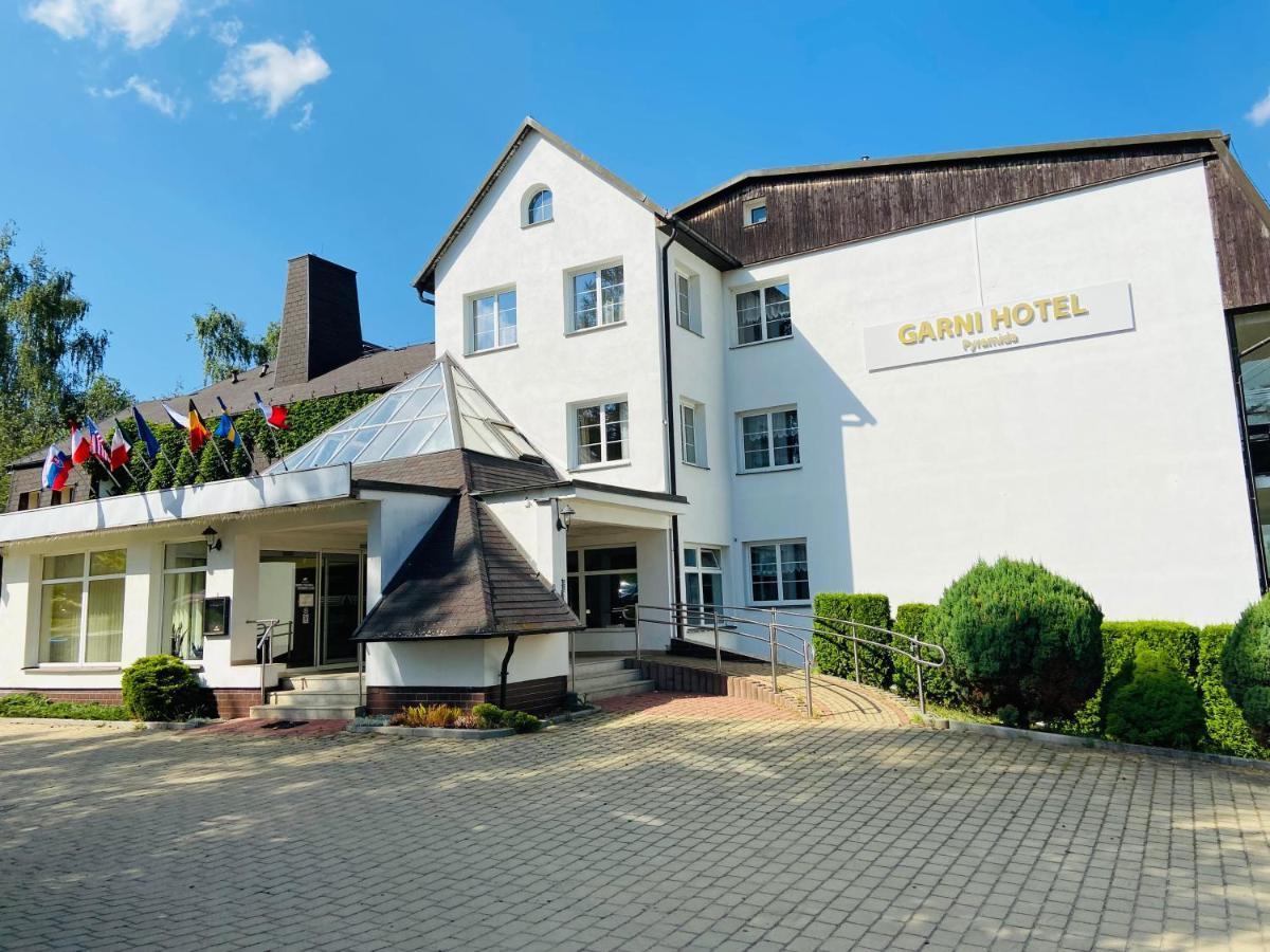 שב Garni Hotel Pyramida מראה חיצוני תמונה