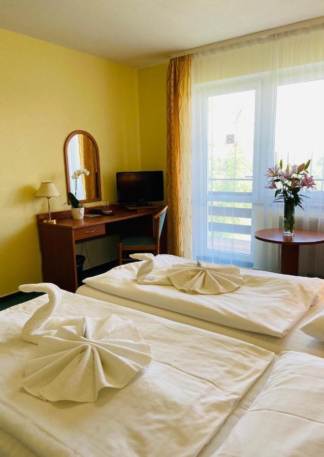 שב Garni Hotel Pyramida מראה חיצוני תמונה