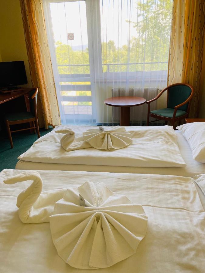 שב Garni Hotel Pyramida מראה חיצוני תמונה
